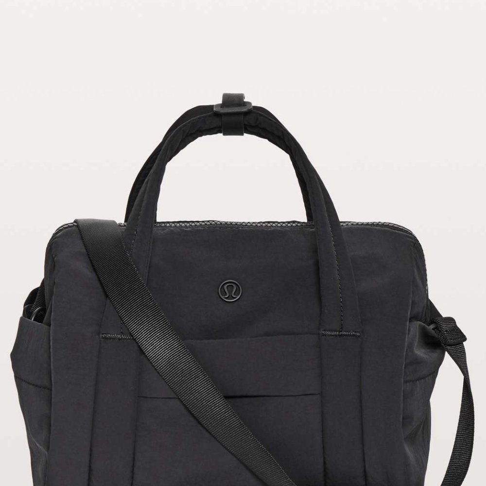 Lululemon On My Level Barrel Bag 7L